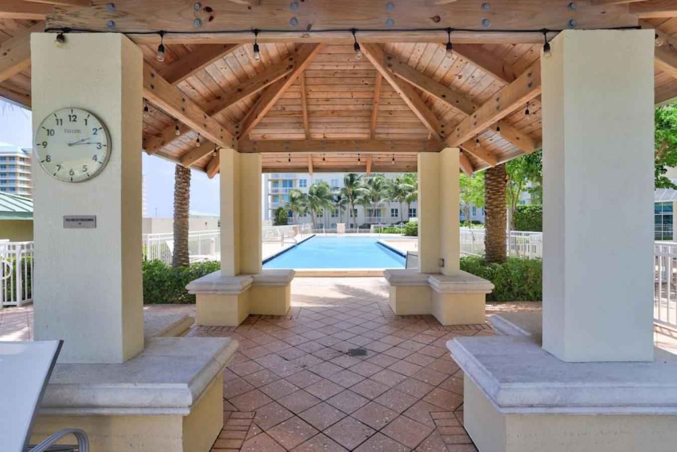 1Br Rooftop Pool-10 Min Walk To Beach ボイントンビーチ エクステリア 写真